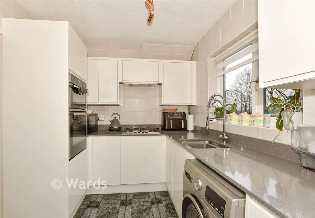 Kitchen - Thanington Road, Canterbury, Kent - Wards of Kent