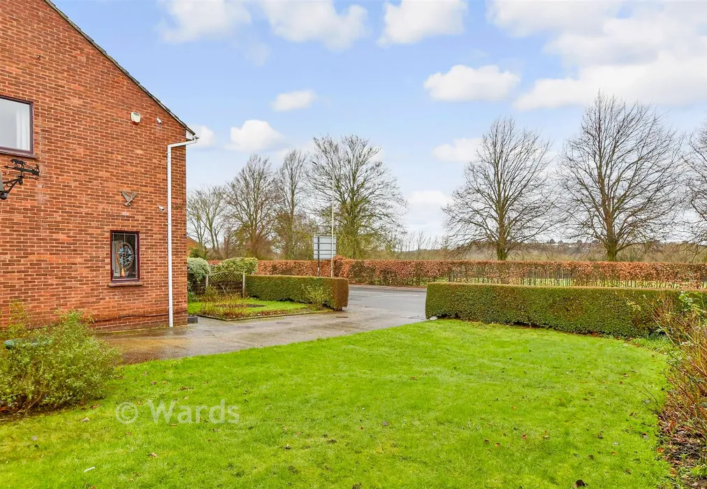 Front Garden - Thanington Road, Canterbury, Kent - Wards of Kent