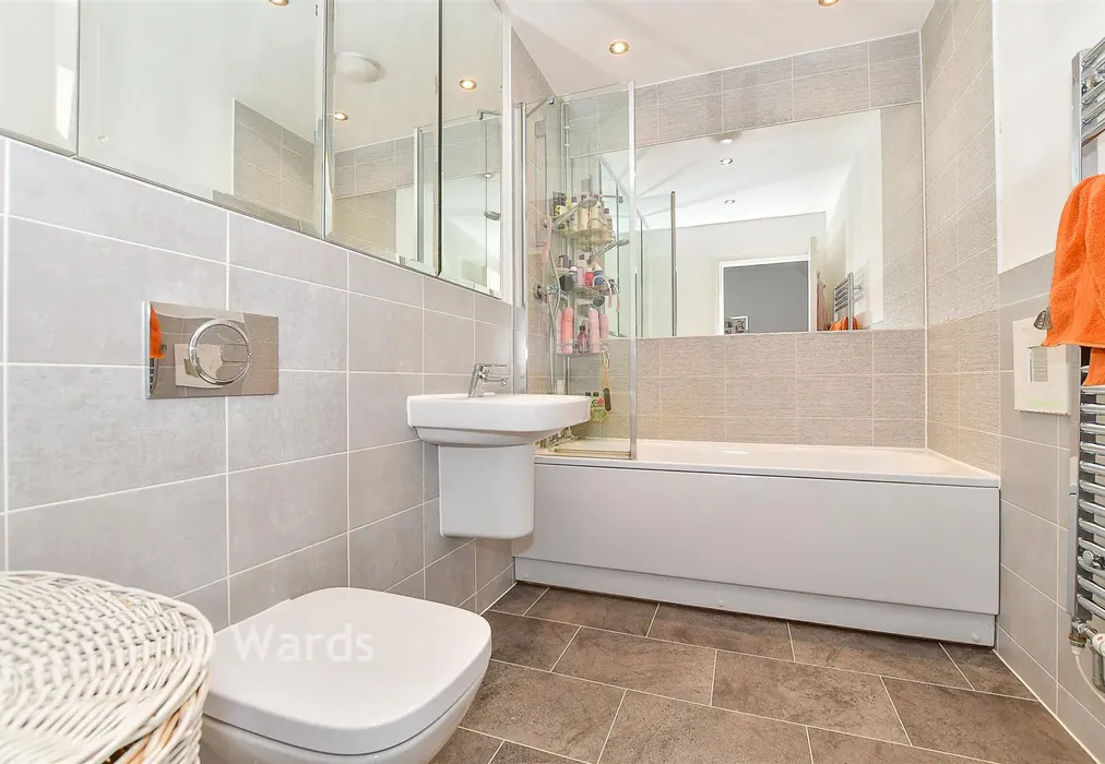 Bathroom - Holdstock Road, Tenterden, Kent - Wards of Kent