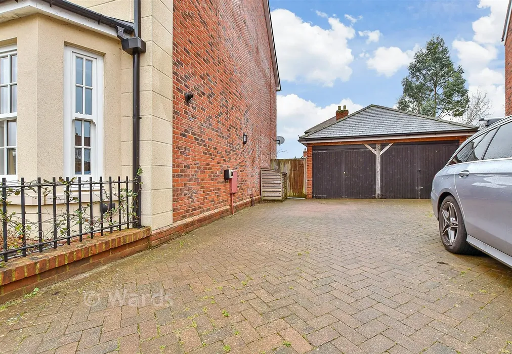 Driveway/Parking - Holdstock Road, Tenterden, Kent - Wards of Kent