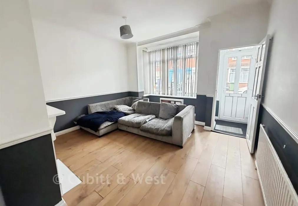 Lounge - Dover Road, Portsmouth, Hampshire - Wards of Kent