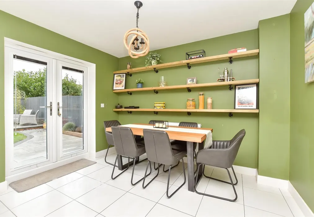 Kitchen/ Diner - Haffenden Avenue, Sittingbourne, Kent - Wards of Kent