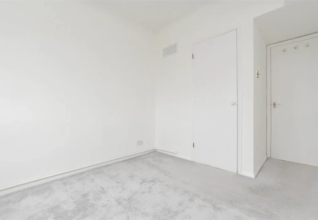 Bedroom - Downswood, Reigate, Surrey - Wards of Kent