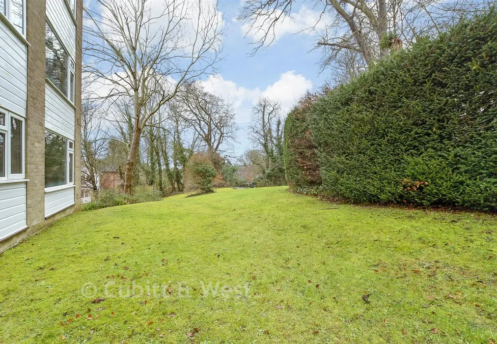 Communal Gardens - Downswood, Reigate, Surrey - Wards of Kent