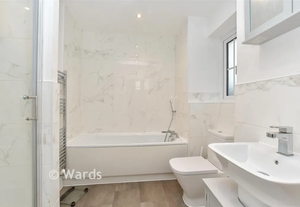 En-Suite Bathroom - Brickmakers Way, Hempstead, Gillingham, Kent - Wards of Kent