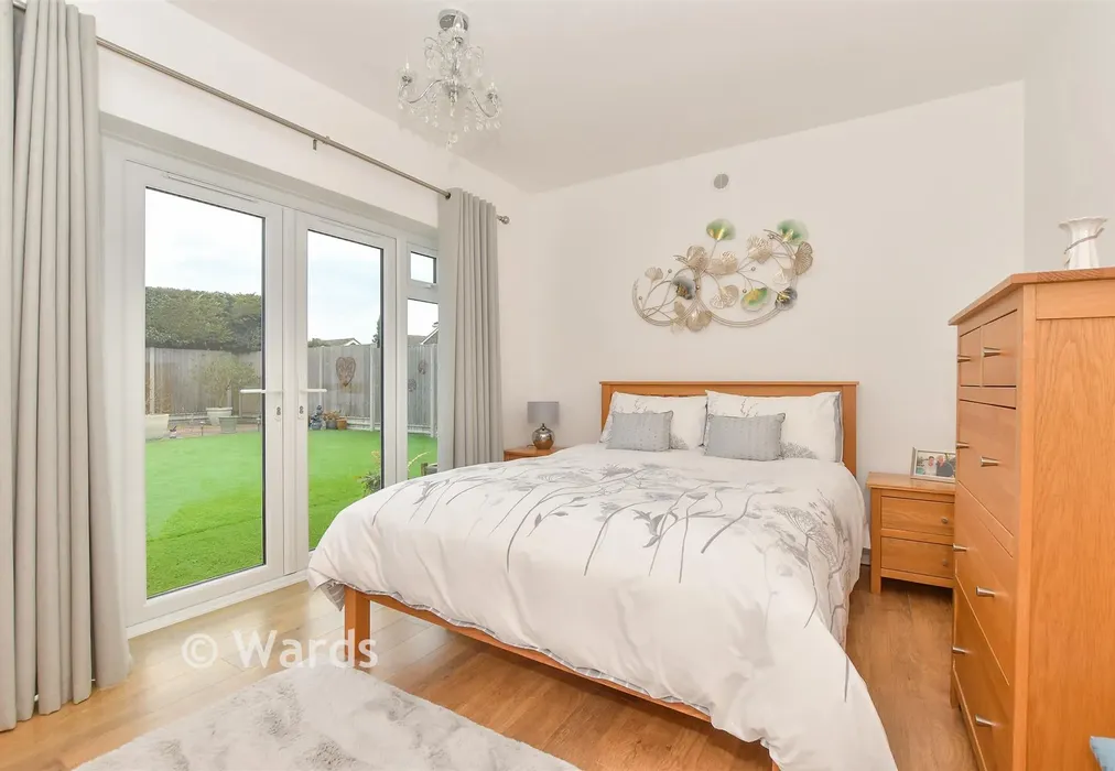 Bedroom 1 - The Fairway, Littlestone, Kent - Wards of Kent