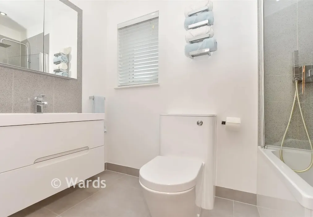 Bathroom - The Fairway, Littlestone, Kent - Wards of Kent
