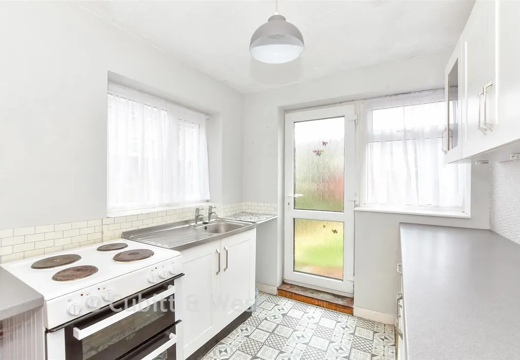 Kitchen - Emsworth Road, Portsmouth, Hampshire - Wards of Kent