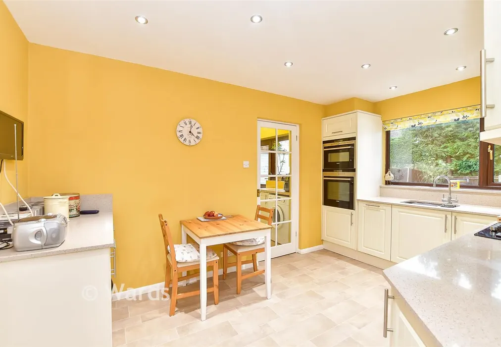 Kitchen - Beacon Walk, Tenterden, Kent - Wards of Kent