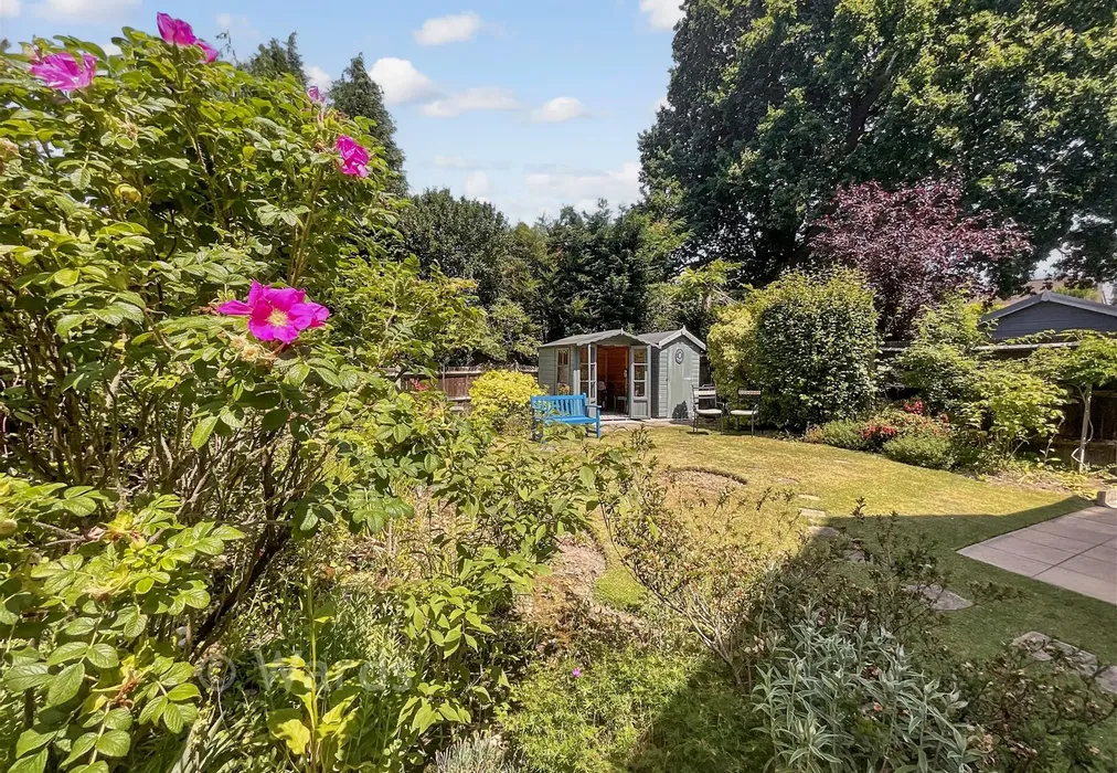 Garden - Beacon Walk, Tenterden, Kent - Wards of Kent