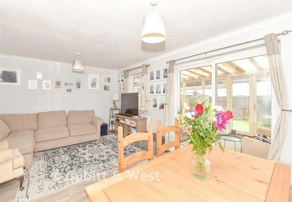 Lounge/Diner - Bersted Street, Bognor Regis, West Sussex - Wards of Kent