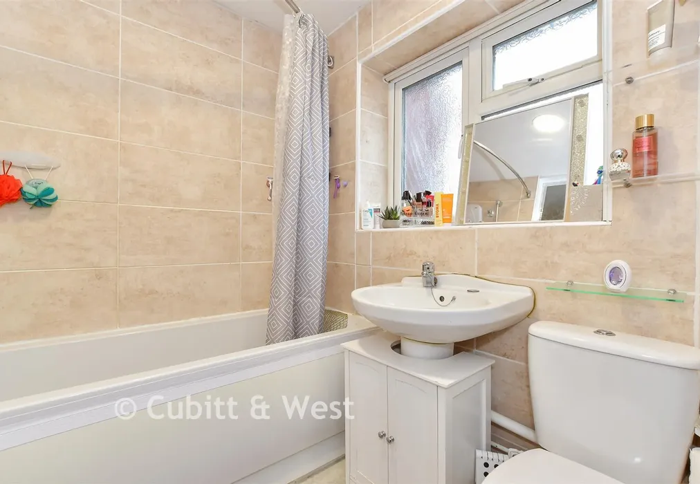 Bathroom - Bersted Street, Bognor Regis, West Sussex - Wards of Kent