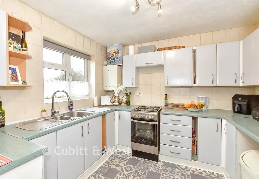 Kitchen - Bersted Street, Bognor Regis, West Sussex - Wards of Kent