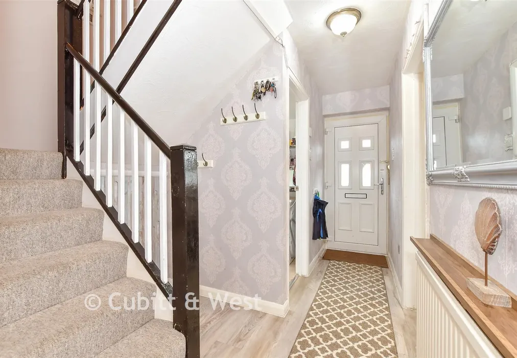 Hallway - Bersted Street, Bognor Regis, West Sussex - Wards of Kent