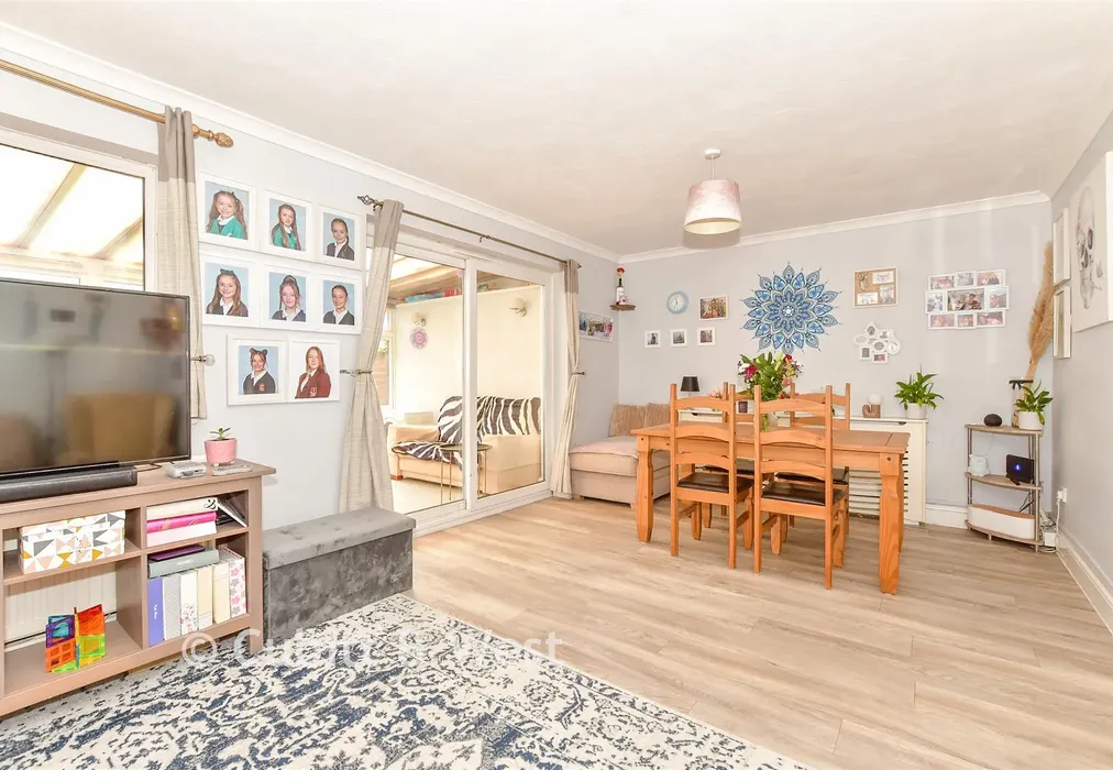 Lounge/Diner - Bersted Street, Bognor Regis, West Sussex - Wards of Kent