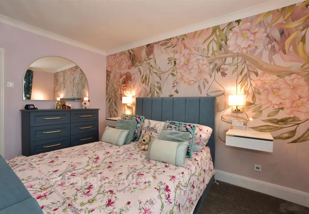 Bedroom 1 - Ingreway, Harold Wood, Romford, Essex - Wards of Kent