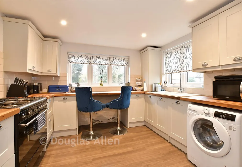 Kitchen - Ingreway, Harold Wood, Romford, Essex - Wards of Kent