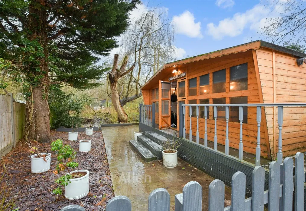 Workshop/Outbuildings - Ingreway, Harold Wood, Romford, Essex - Wards of Kent