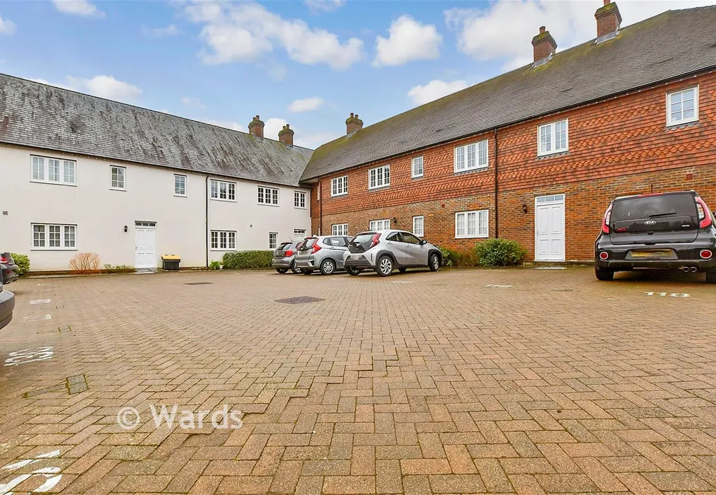 Driveway/Parking - Three Fields Road, Tenterden, Kent - Wards of Kent