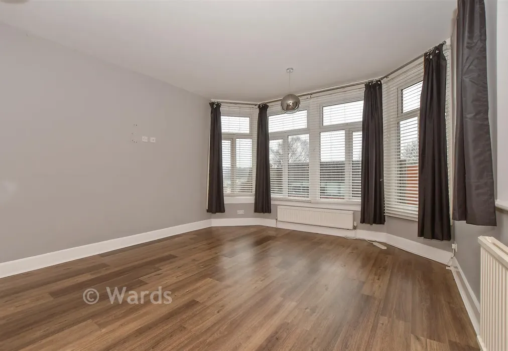 Bedroom 1 - Park Avenue, Dover, Kent - Wards of Kent