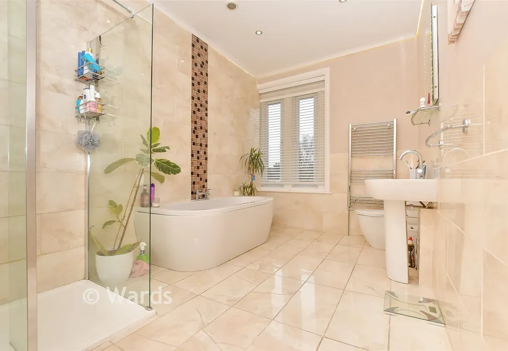 Bathroom - Park Avenue, Dover, Kent - Wards of Kent