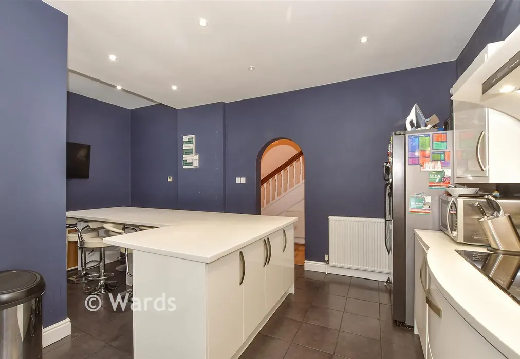 Kitchen - Park Avenue, Dover, Kent - Wards of Kent