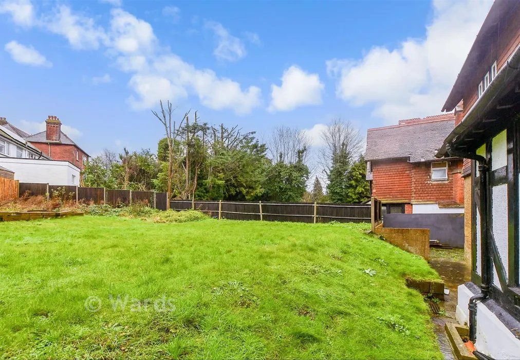 Rear Garden - Park Avenue, Dover, Kent - Wards of Kent
