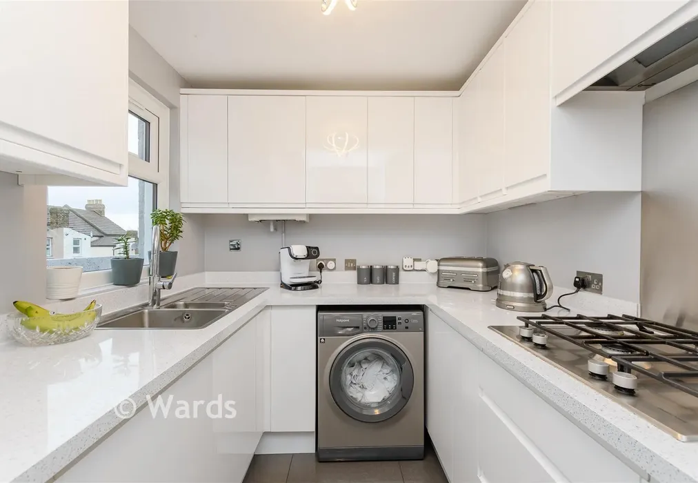 Kitchen - Glencoe Road, Chatham, Kent - Wards of Kent