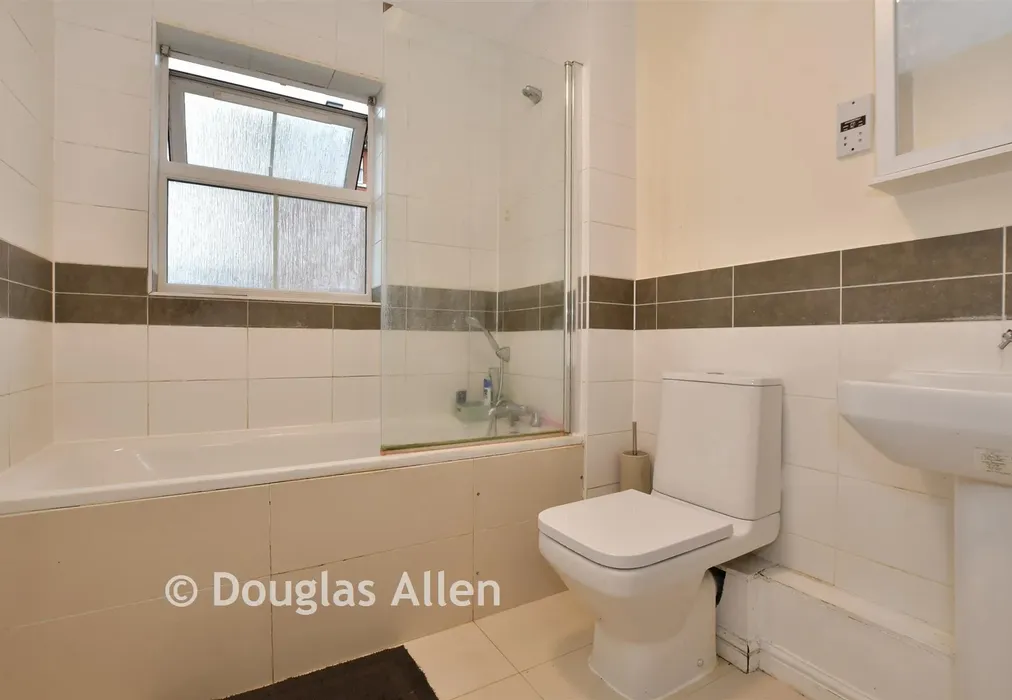 Bathroom - Piper Way, Ilford, Essex - Wards of Kent