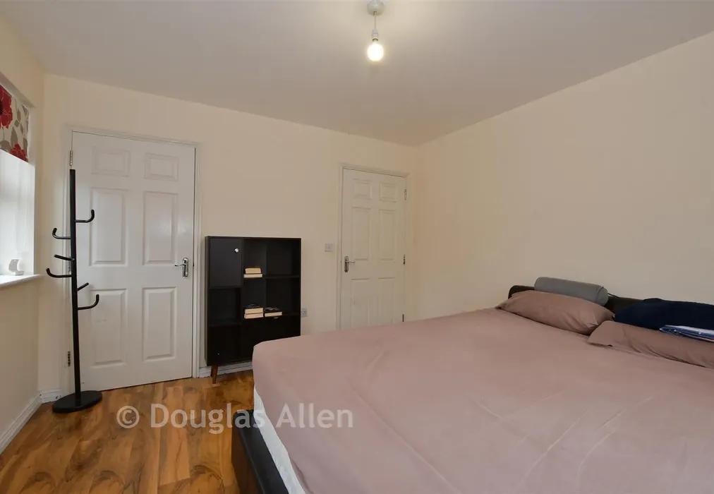 Bedroom - Piper Way, Ilford, Essex - Wards of Kent
