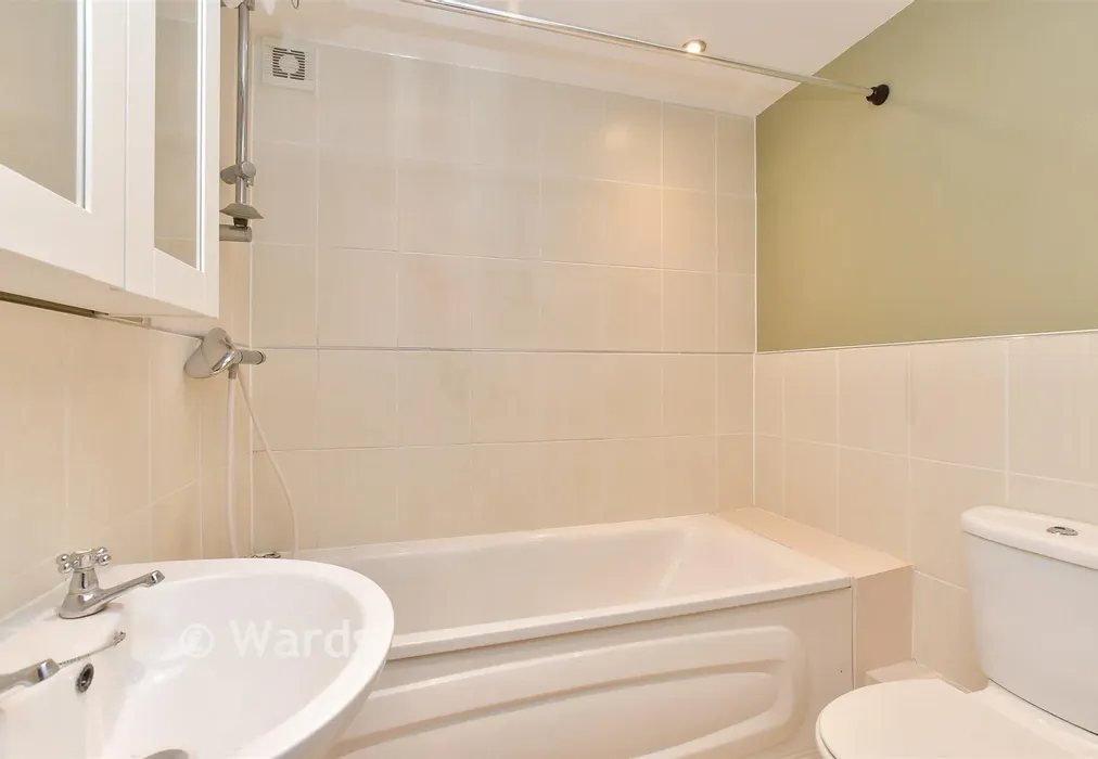 Bathroom - Fairview Road, Sittingbourne, Kent - Wards of Kent