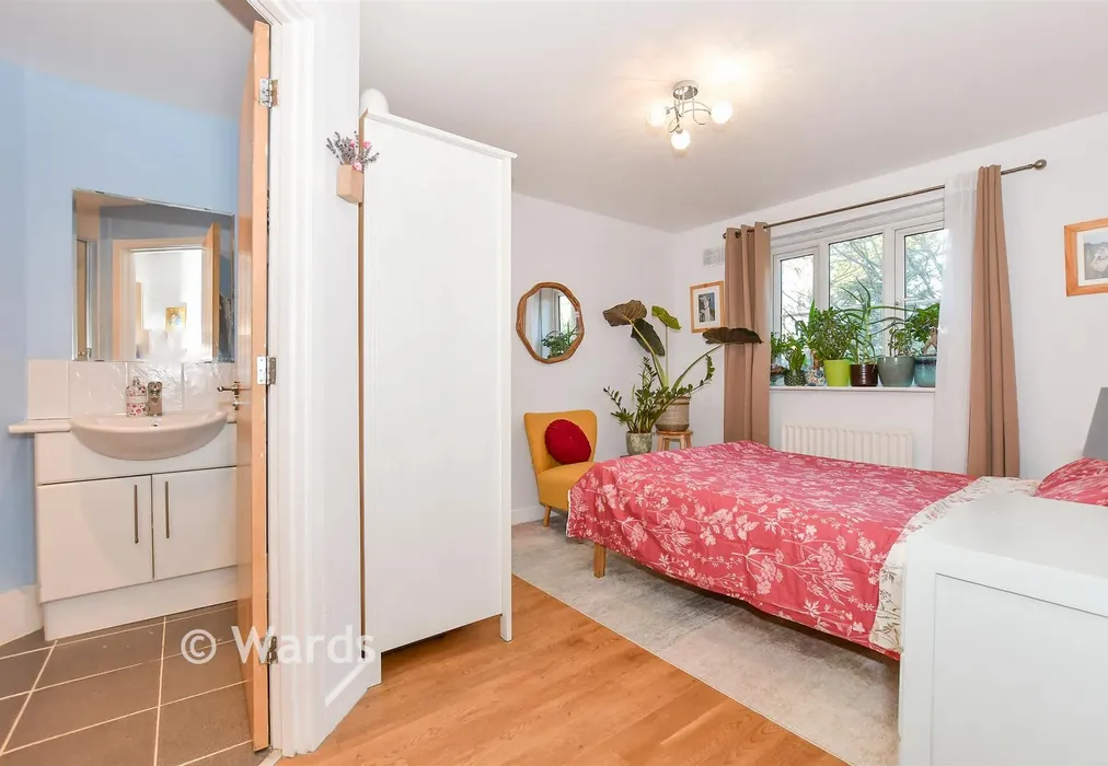 Bedroom 1 - Ingram Close, Larkfield, Aylesford, Kent - Wards of Kent