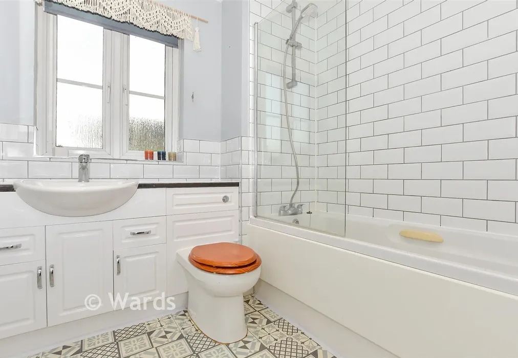 Bathroom - Ingram Close, Larkfield, Aylesford, Kent - Wards of Kent
