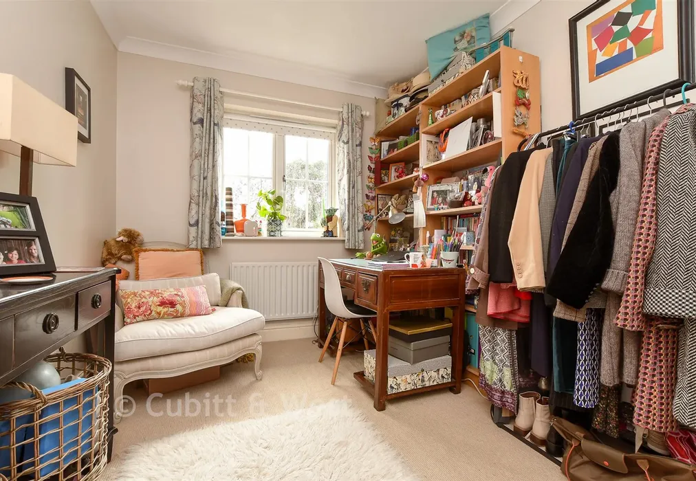 Bedroom 5 - West Meads, Horley, Surrey - Wards of Kent