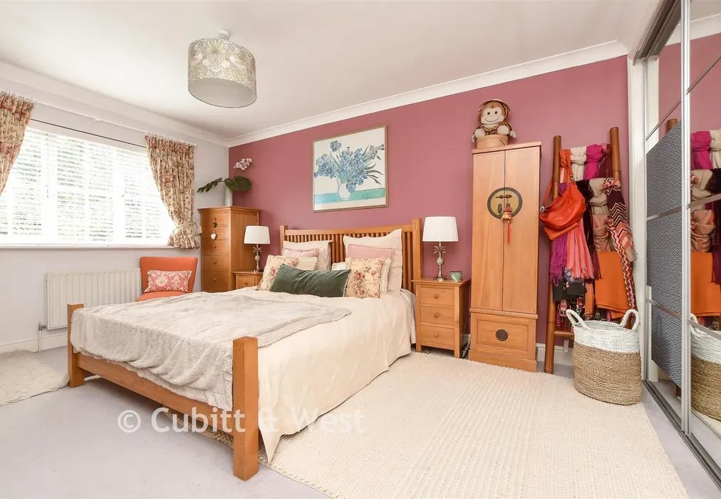 Main Bedroom - West Meads, Horley, Surrey - Wards of Kent