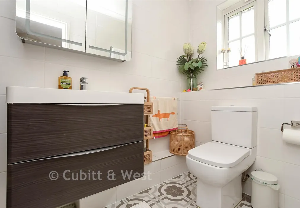 En-Suite Shower Room - West Meads, Horley, Surrey - Wards of Kent
