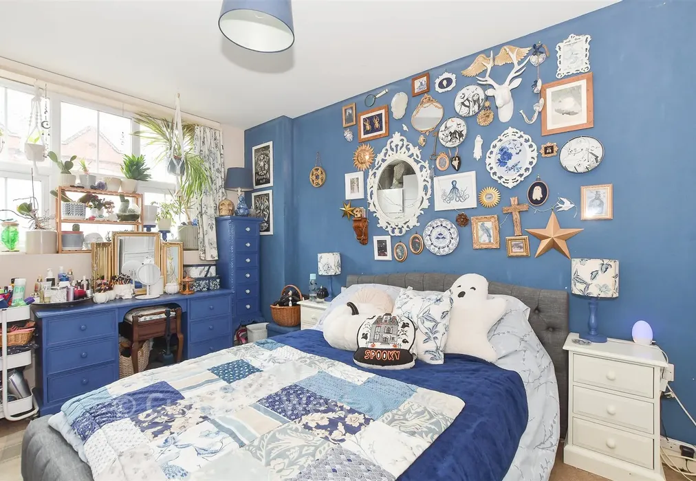 Bedroom 1 - Framfield Road, Uckfield, East Sussex - Wards of Kent
