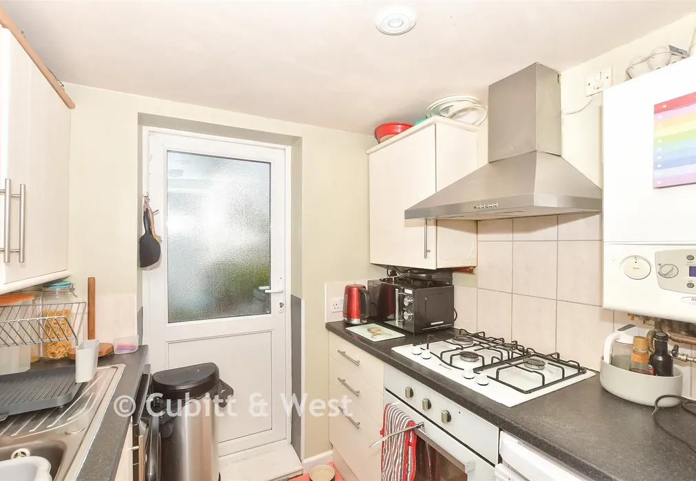 Kitchen - Framfield Road, Uckfield, East Sussex - Wards of Kent