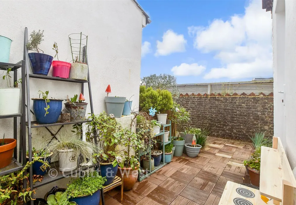 Rear Garden - Framfield Road, Uckfield, East Sussex - Wards of Kent