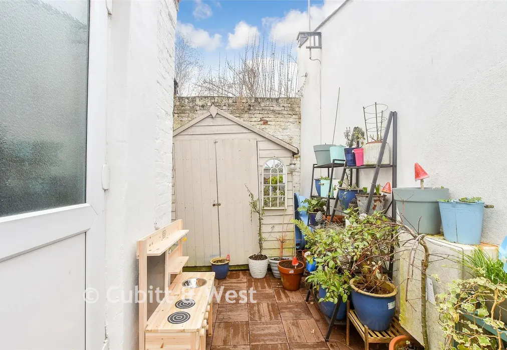 Rear Garden - Framfield Road, Uckfield, East Sussex - Wards of Kent
