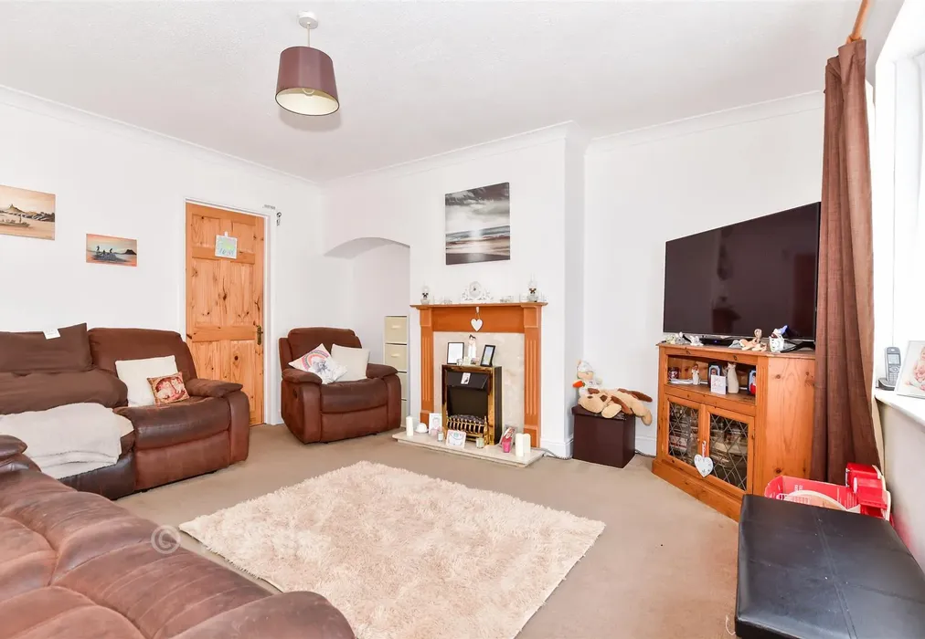 Lounge - Mangravet Avenue, Maidstone, Kent - Wards of Kent