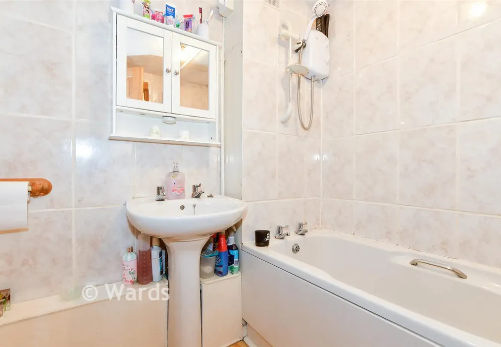 Bathroom - Mangravet Avenue, Maidstone, Kent - Wards of Kent
