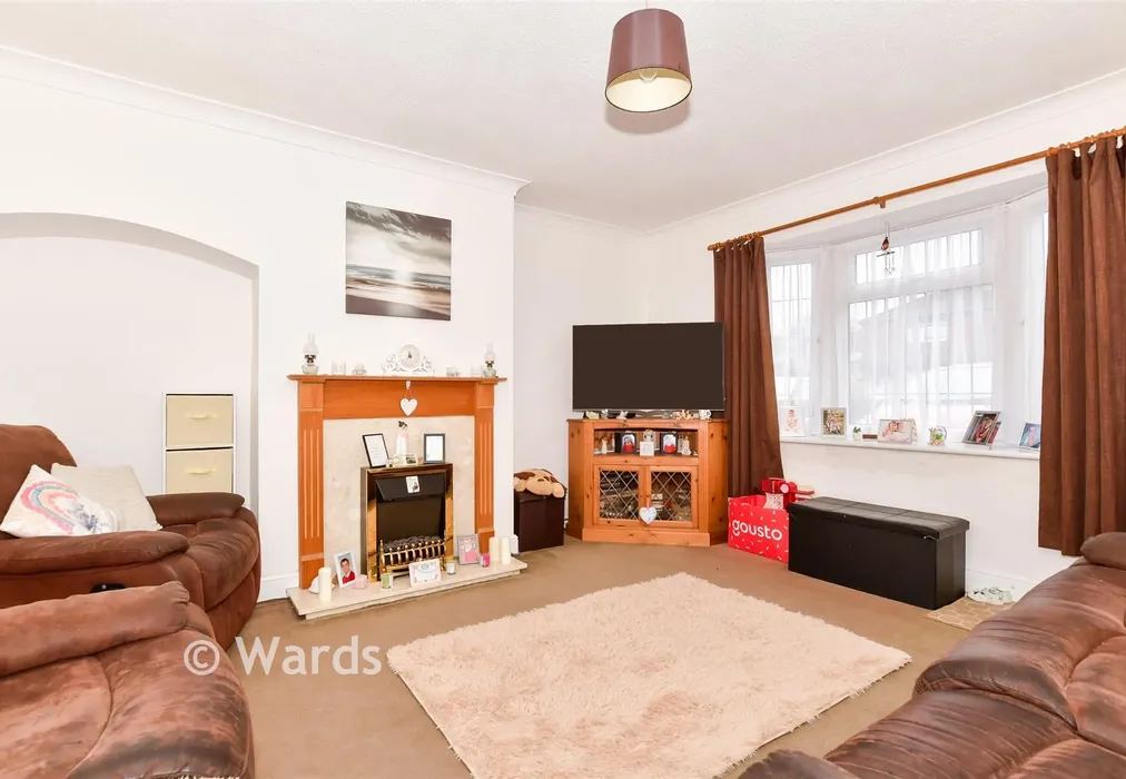 Lounge - Mangravet Avenue, Maidstone, Kent - Wards of Kent