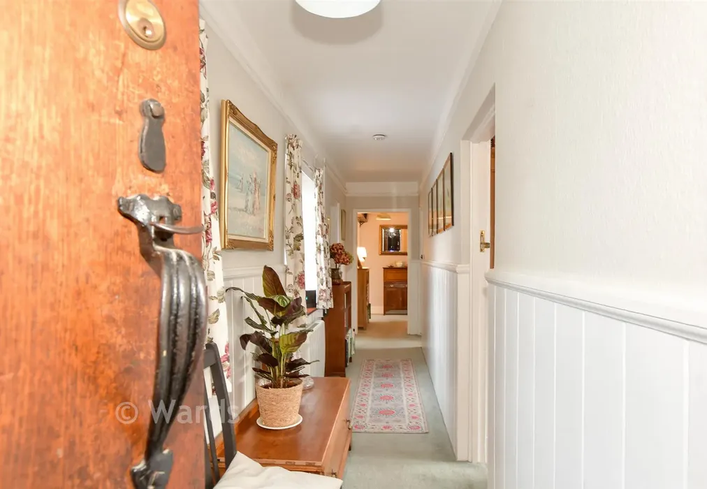 Internal Feature - Church Road, Hythe, Kent - Wards of Kent