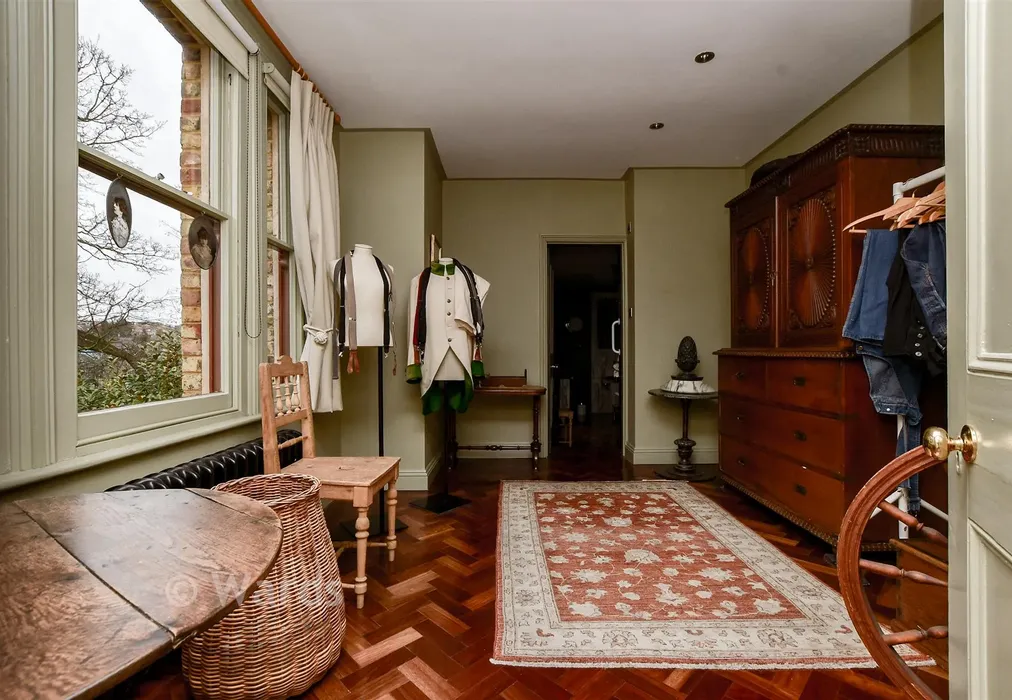 Bedroom 1 - Devonshire Terrace, Broadstairs, Kent - Wards of Kent