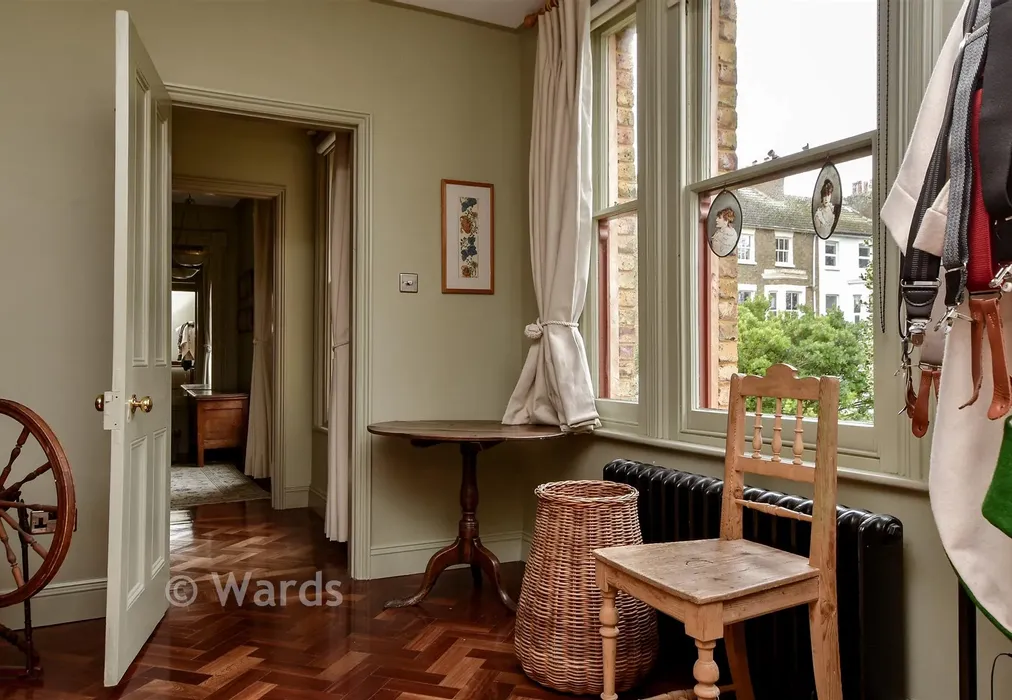 Bedroom 1 - Devonshire Terrace, Broadstairs, Kent - Wards of Kent
