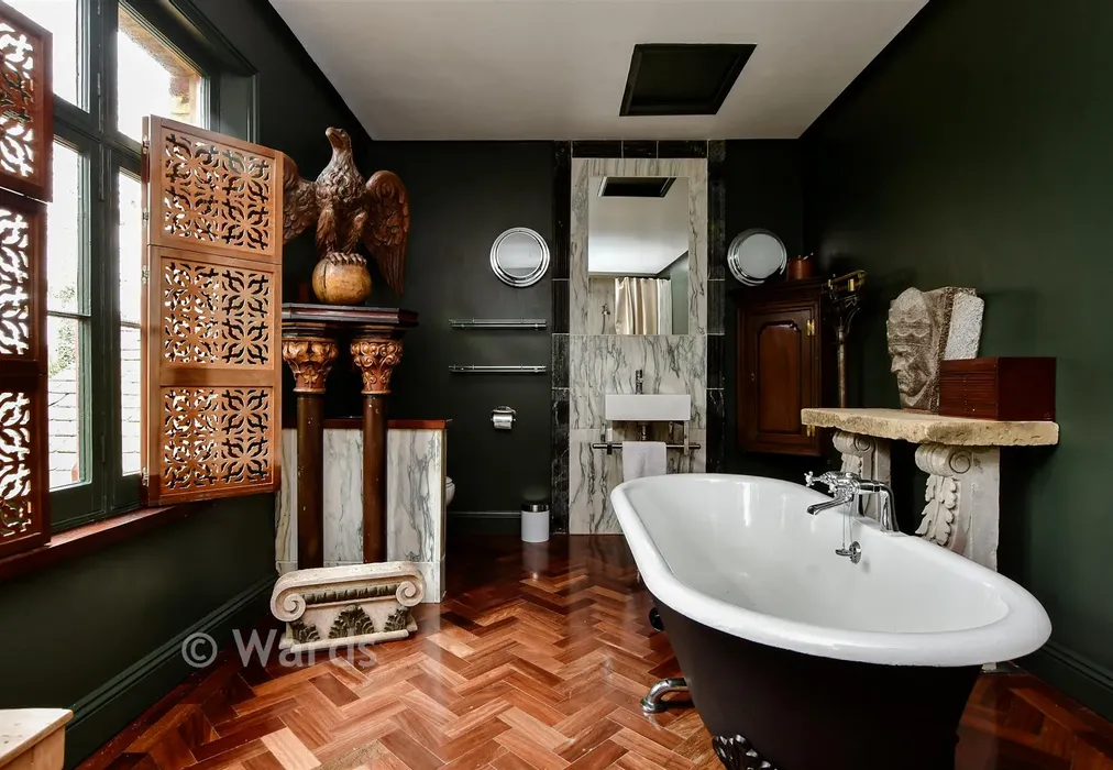 En-Suite Bathroom - Devonshire Terrace, Broadstairs, Kent - Wards of Kent