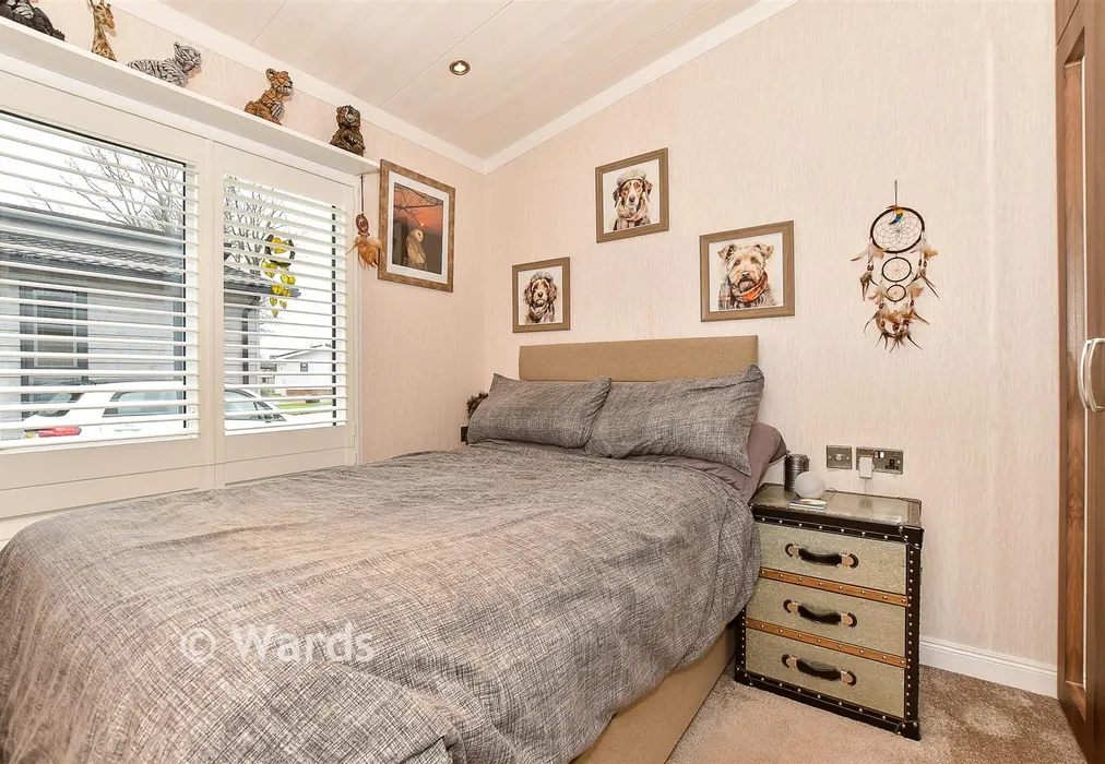 Bedroom 2 - Spill Lands Country Park, Biddenden, Ashford, Kent - Wards of Kent