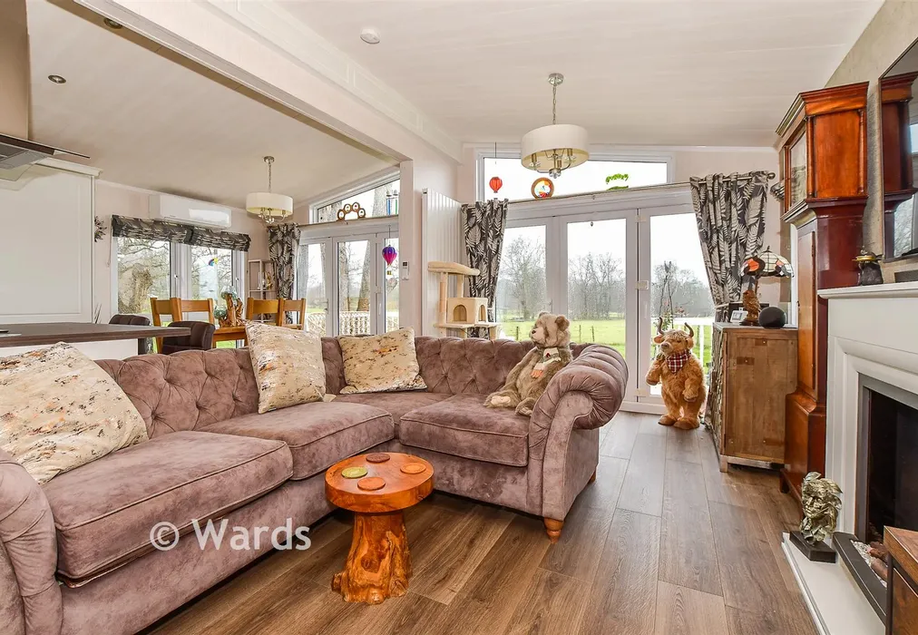 Lounge - Spill Lands Country Park, Biddenden, Ashford, Kent - Wards of Kent