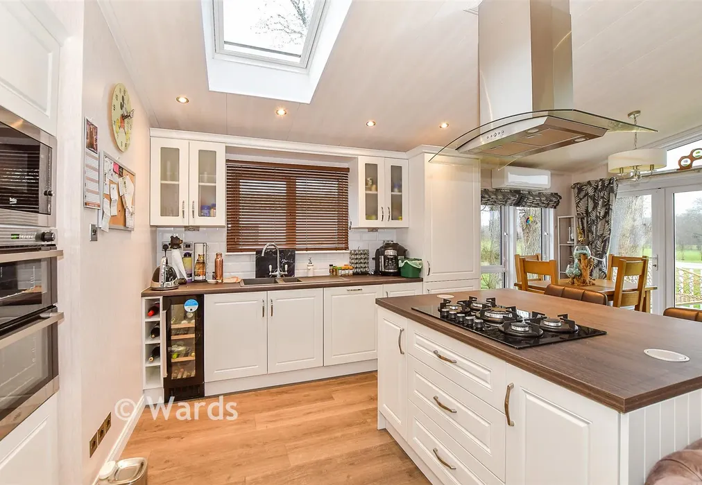 Kitchen/ Dining Area - Spill Lands Country Park, Biddenden, Ashford, Kent - Wards of Kent